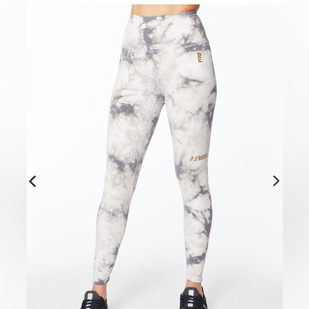 P.E NATION
Ascend Legging Dark Shadow